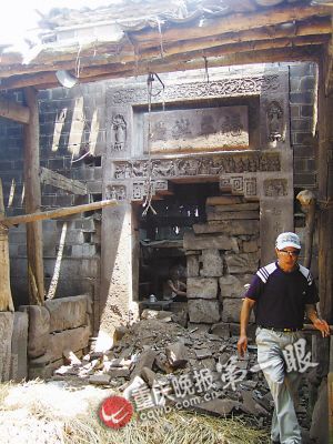 重慶發(fā)現(xiàn)清朝雕花朝門 文物販子欲強(qiáng)購引沖突