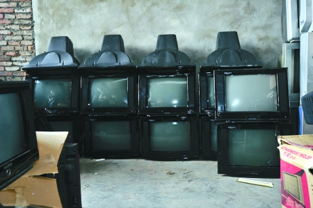 家族造假 翻新2.4萬(wàn)臺(tái)“名牌”電視(組圖)