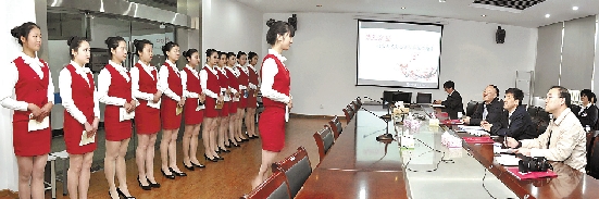 人民大會堂招聘服務(wù)員堪比招空姐 直系親屬無違紀(jì)記錄