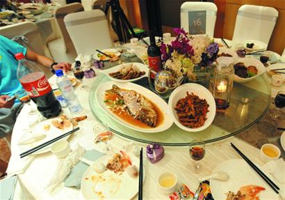 心疼！婚宴浪費(fèi)變剩宴 青島1年倒掉數(shù)億元(圖)