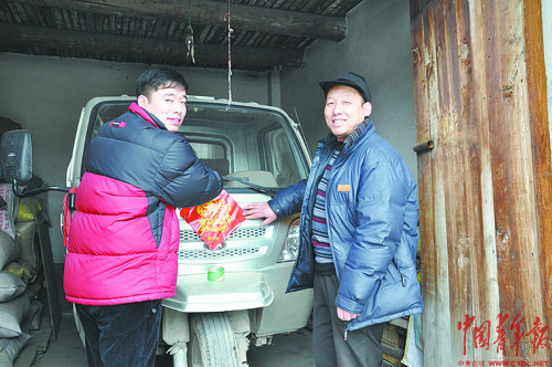 大學(xué)畢業(yè)生“炫父”帖引網(wǎng)友淚奔（圖）