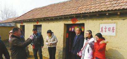 莫言春節(jié)沒(méi)回家準(zhǔn)備兩會(huì)提案 舊居成過(guò)年熱門(mén)景點(diǎn)