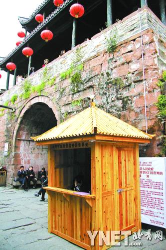鳳凰古城門票148元只有33元?dú)w政府 游客如廁待解決