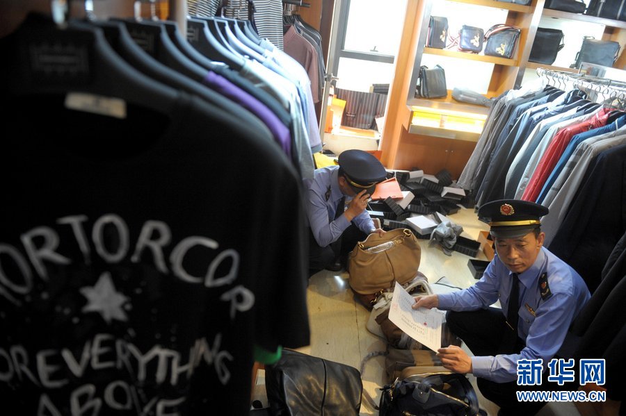 北京一民房內(nèi)查出價(jià)值1300萬元假名牌