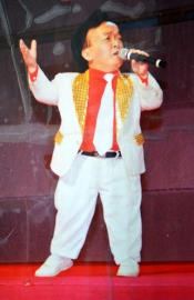 回家路上被撞飛 四川樂山“矮哥”傳奇落幕