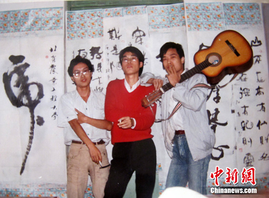 畢業(yè)群像：50后深情“送戰(zhàn)友” 90后別樣致青春