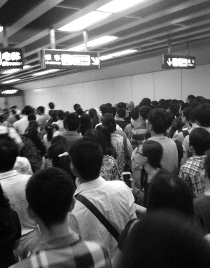 10號(hào)線故障致大量乘客滯留