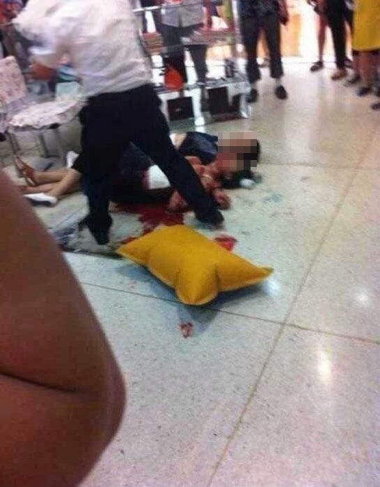 上海一男子商場捅殺女子后自殺未遂