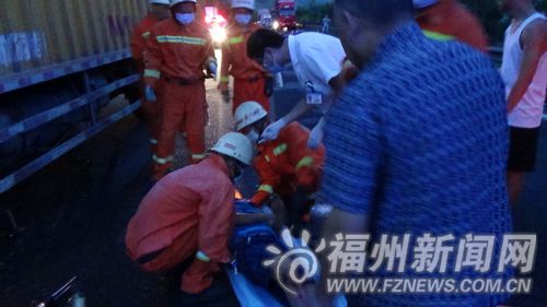 沈海高速連江段凌晨兩貨車追尾　一司機(jī)不幸殞命