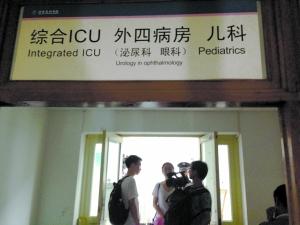 男子當(dāng)街重摔女童續(xù)：女童宣布死亡 另一嫌犯自首