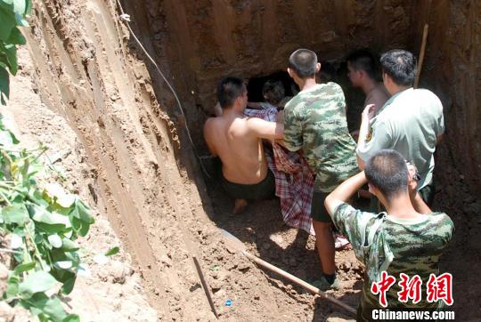 老人為救墜井孫子倒掛金鉤堅持一夜后身亡(圖)