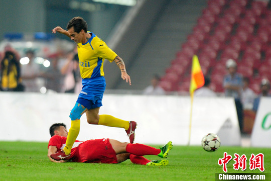 中國(guó)“老男孩”足球隊(duì)1：2惜敗巴西傳奇巨星隊(duì)