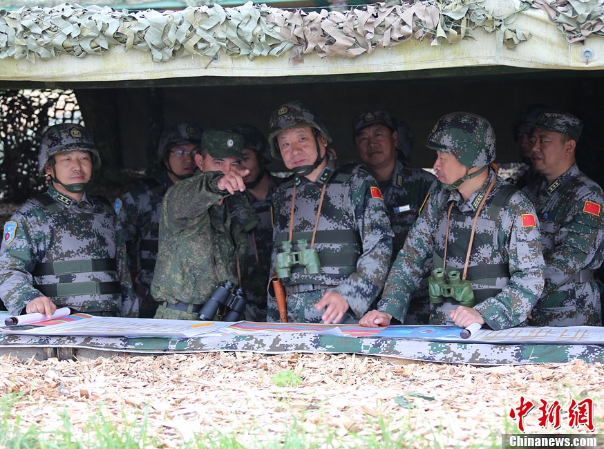 “和平使命—2013”中俄聯(lián)演舉行實(shí)兵協(xié)同訓(xùn)練