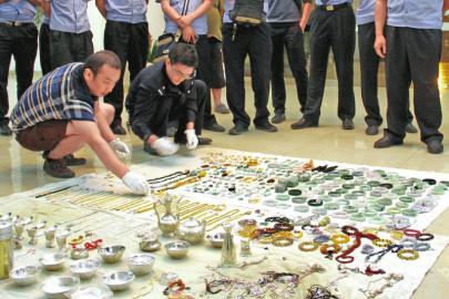 “飛賊”作案準(zhǔn)備4個(gè)月 潛伏天花板5天