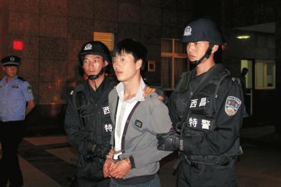 “飛賊”作案準(zhǔn)備4個(gè)月 潛伏天花板5天