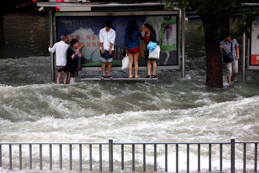 高清：受強(qiáng)臺風(fēng)“菲特”影響 浙江寧波市區(qū)內(nèi)澇嚴(yán)重