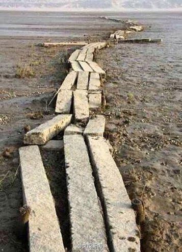 鄱陽湖底現(xiàn)明代石橋 總長2930米(圖)