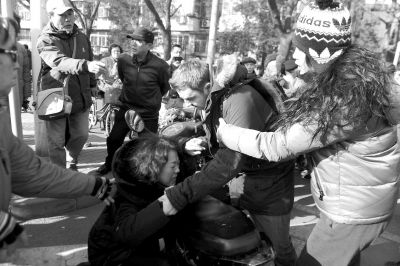 北京：老外遭訛不實(shí) 女子確實(shí)被撞（圖）