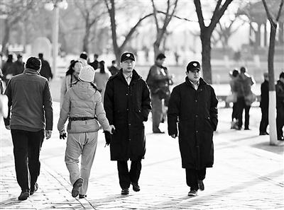 北京公園執(zhí)法隊(duì)上崗首日未開(kāi)罰單