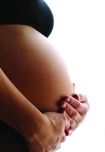 辦公室6個(gè)女白領(lǐng)排隊(duì)生孩子:一年只準(zhǔn)一人懷孕