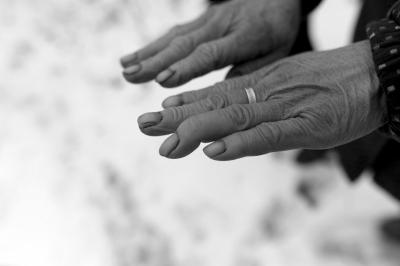 湖北男童遭二嬸割雙耳續(xù)：家里沒錢暫時(shí)出院