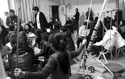 西安一幼兒園給娃吃處方藥(組圖)