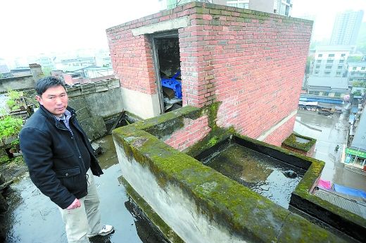 女子為省80元開鎖錢 用繩子從七樓爬窗進(jìn)屋墜亡(圖)