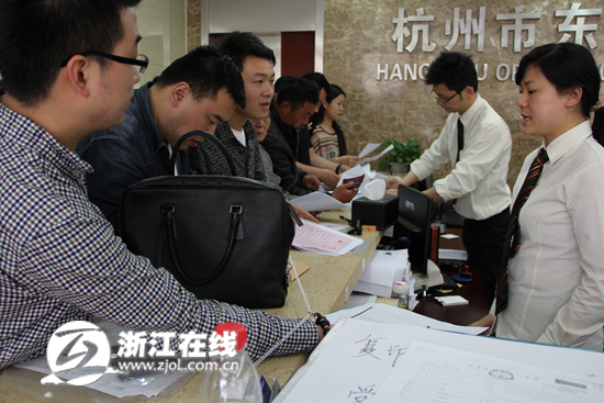 限牌前一天杭州賣(mài)出7萬(wàn)輛車(chē) 相當(dāng)于去年3個(gè)月的銷(xiāo)售量