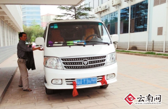 昆明山寨救護(hù)車泛濫 各大醫(yī)院病房發(fā)卡攬客