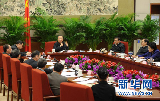 溫家寶聽(tīng)取各界人士對(duì)政府工作報(bào)告意見(jiàn)和建議