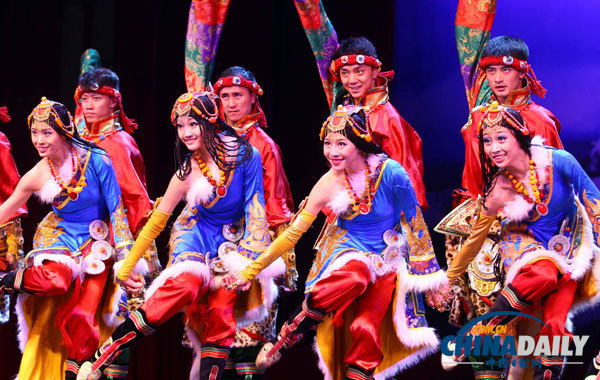 國(guó)防部舉行迎國(guó)慶中外聯(lián)誼專場(chǎng)文藝演出（圖）