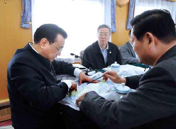 李克強(qiáng)在火車上議扶貧