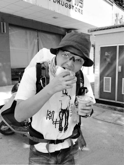 放棄高收入揣400元裸游 小伙關(guān)公司徒步半個中國