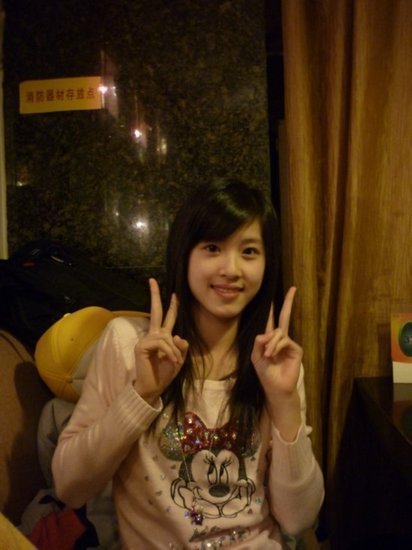 養(yǎng)眼！全國?；ㄐ２菖判邪?/></a></p>

<p>　　她們是校園里最亮眼的風景，她們是校園里最惹人羨的對象，那些生的美麗清純的?；ǎ遣皇且苍谀愕纳磉叧霈F(xiàn)過？章澤天——清華大學。著名的奶茶妹妹。</p>
</p>
</div>
</div>

<div   class=