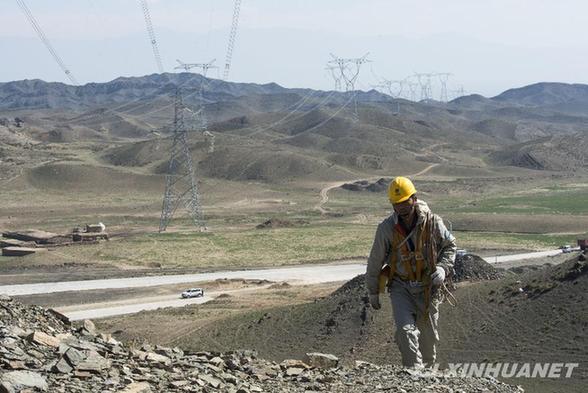 疆電外送工程實現(xiàn)“煤從空中走、電送全中國”