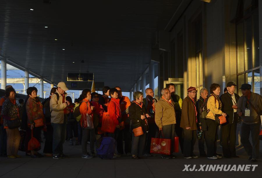 上海老知青來到軍墾第一城