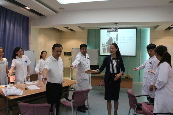 學禮儀 提形象 做“陽光航醫(yī)”