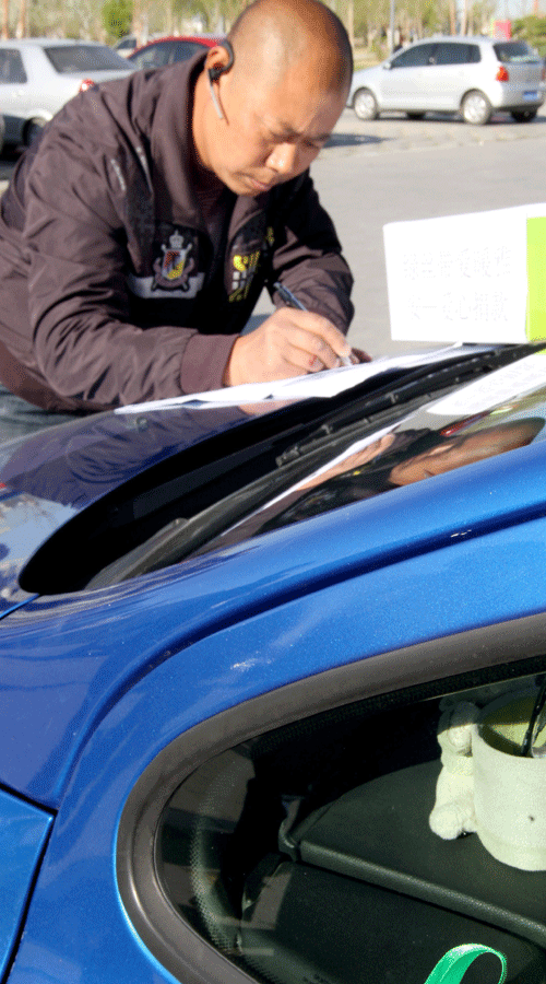 “油城”綠絲帶愛暖雅安