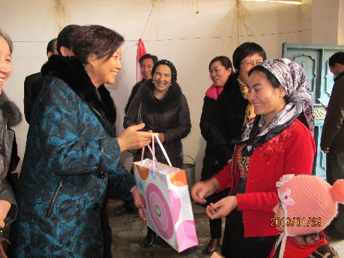 計(jì)生政策暖人心 關(guān)懷慰問(wèn)走基層