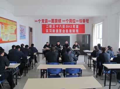 庫(kù)爾勒墾區(qū)公安局局長(zhǎng)到蘇塘慰問(wèn)實(shí)習(xí)新警