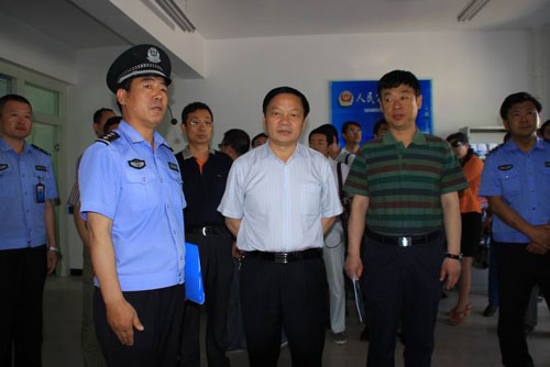 奎屯市委書記趙永龍一行檢查指導(dǎo)社區(qū)警務(wù)工作