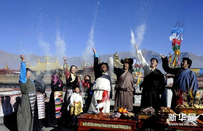 拉薩老城區(qū)年味正濃