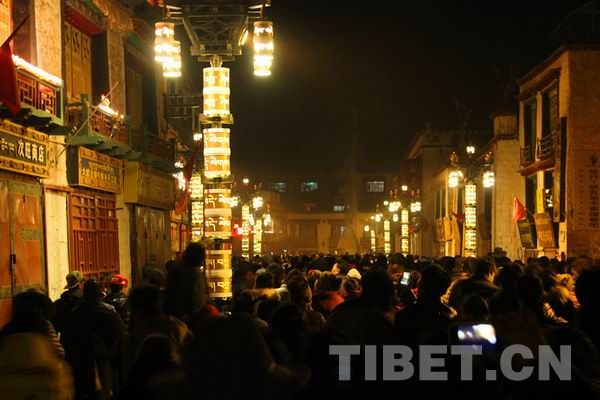 拉薩:莊嚴(yán)肅穆燃燈日紀(jì)念宗喀巴大師