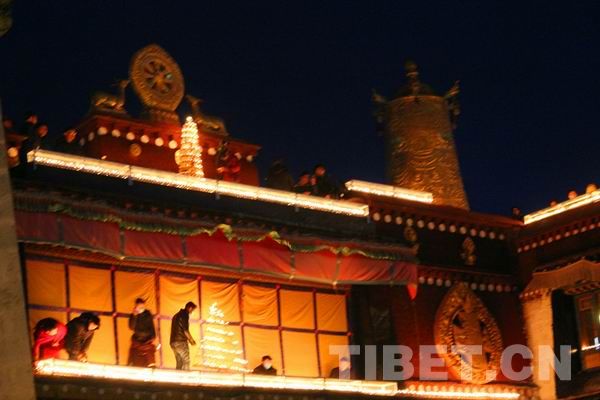 拉薩:莊嚴(yán)肅穆燃燈日紀(jì)念宗喀巴大師