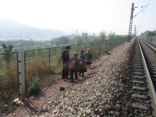 昆鐵警方多措并舉全力確保 “五一”小長假旅客平安出行　