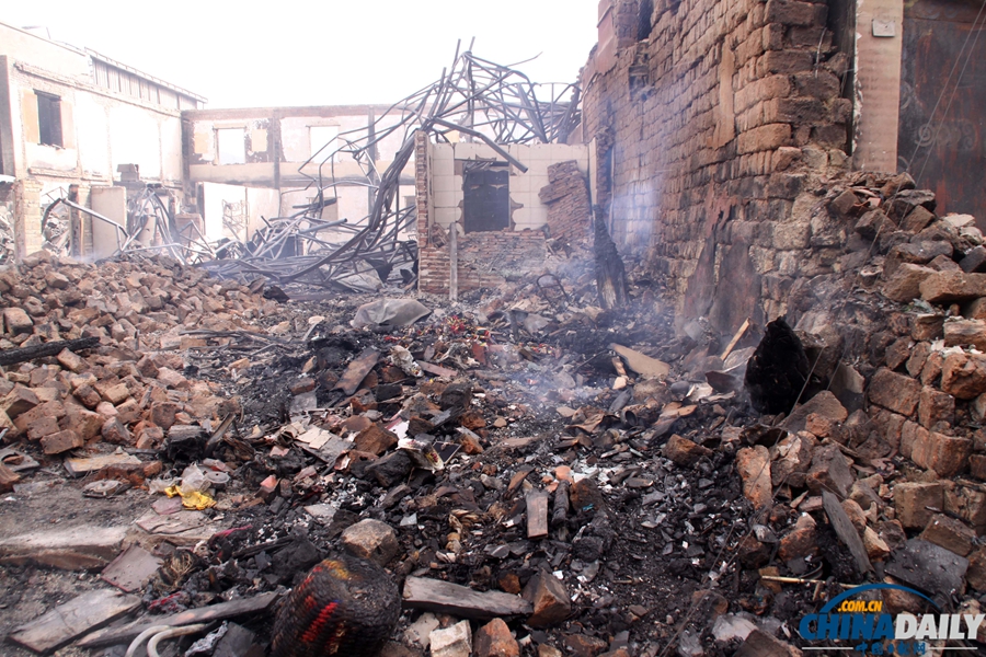 香格里拉獨(dú)克宗古城災(zāi)后一片廢墟 駐地警民緊張投入災(zāi)后清理工作