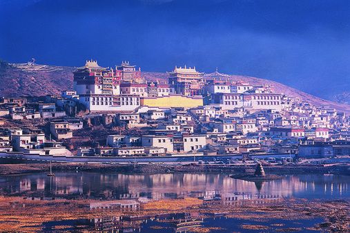 迪慶州長黃政紅:今年完成獨克宗古城民居重建