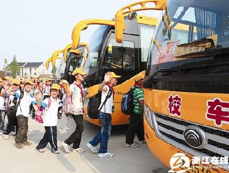 浙江德清縣2000多萬(wàn)購(gòu)校車 按美式標(biāo)準(zhǔn)制造