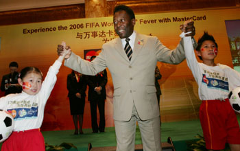 Pele in China to promote 2006 World Cup