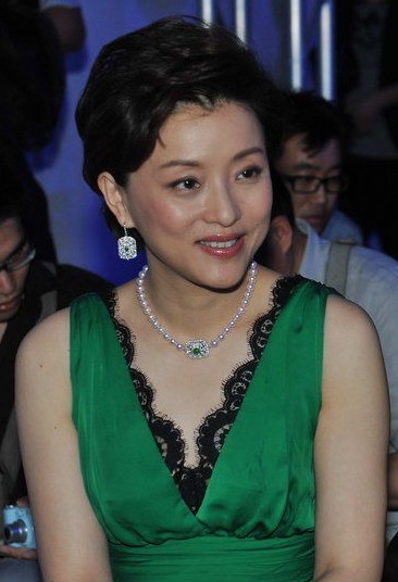 嫁豪門的央視女主播大pk 張蕾青春靚麗